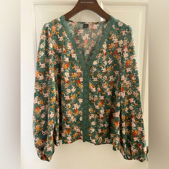 Shein V-Neck Floral Blouse, Size 6 - Picture 1 of 9